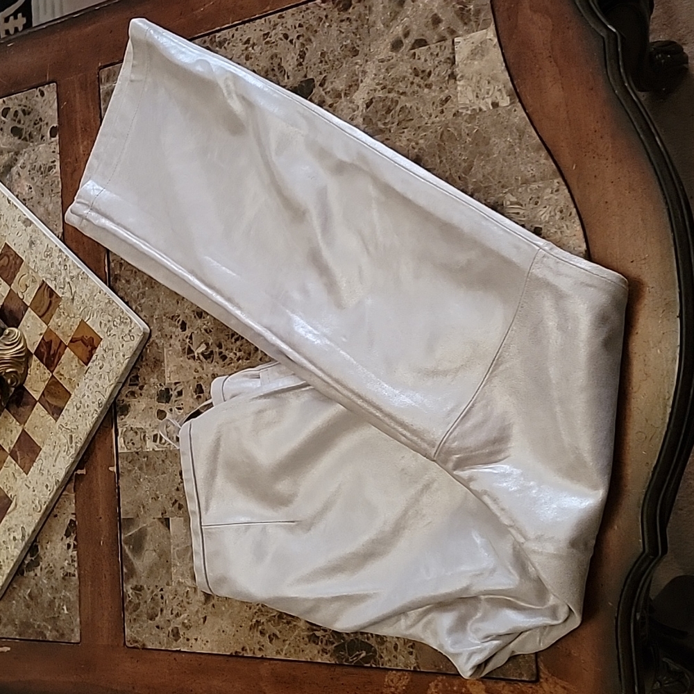 Leather Pearlescent gorgeous Trousers - Picture 7 of 8